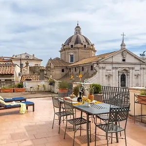 Penthouse Capitol Apartment